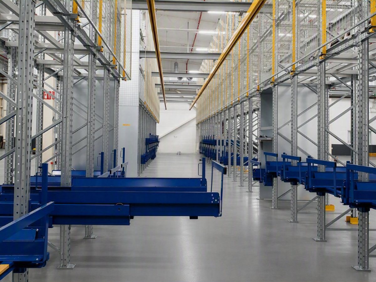 Rack aisle with upright pull-out units in a new installation