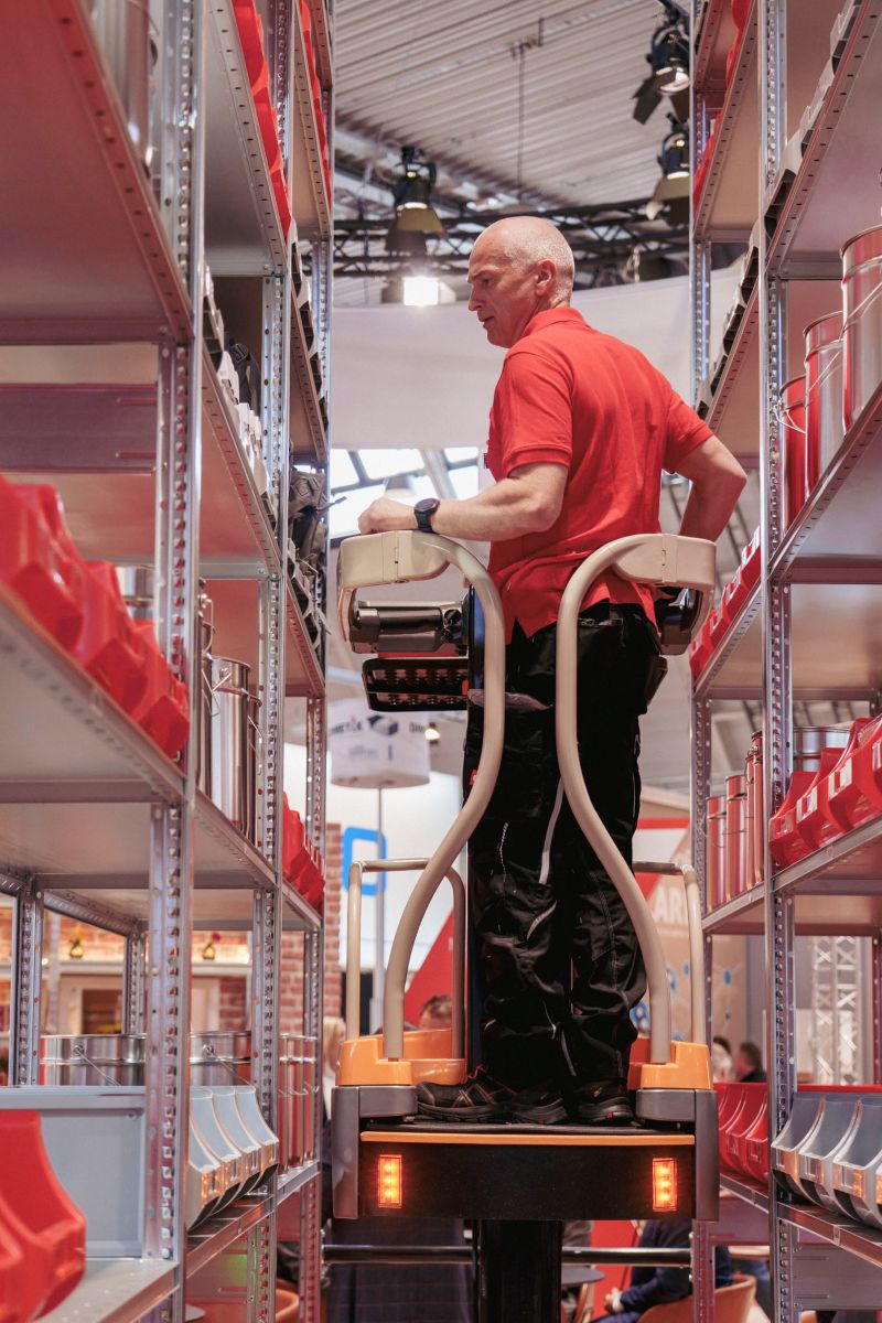 A bridge between manual and semi‑automated warehousing