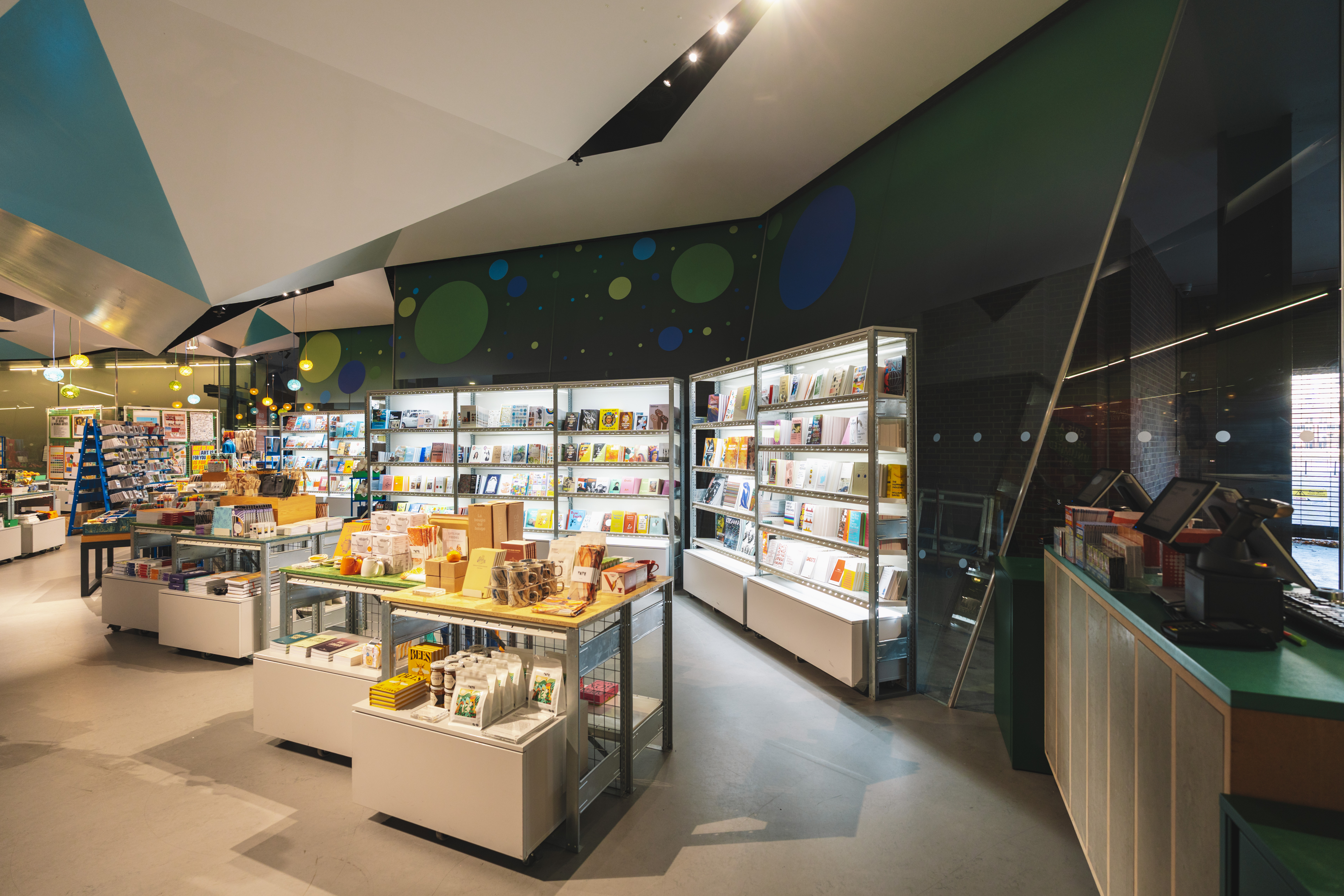 Tate Modern's River Shop: How They Turned Industrial Shelving Into a Powerful Retail Asset
