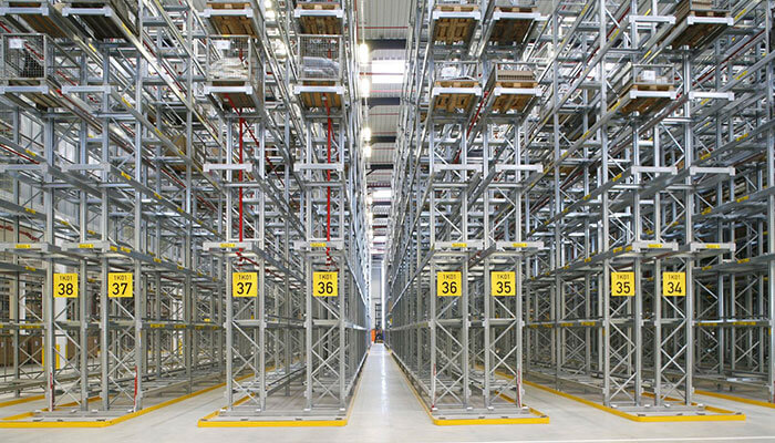 Narrow aisle pallet racking